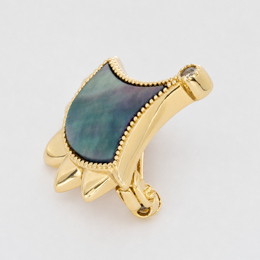 Side view of Dôme black mother of pearl brooch in 18kt gold vermeil over sterling silver | Cirque D'Or Canada USA