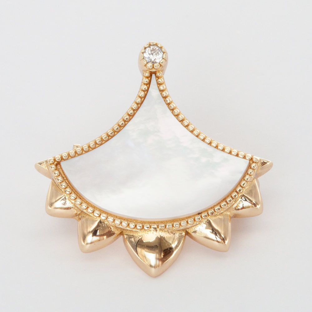 Dôme mother of pearl single motif brooch in 18kt gold vermeil over sterling silver | Cirque D'Or Canada USA