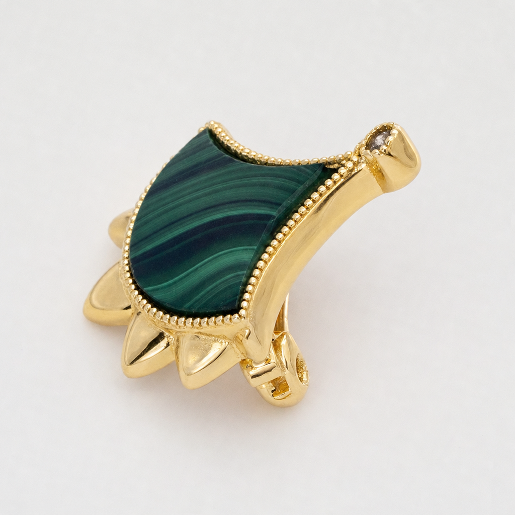 Side view of Dôme malachite brooch in 18kt gold vermeil over sterling silver | Cirque D'Or Canada USA