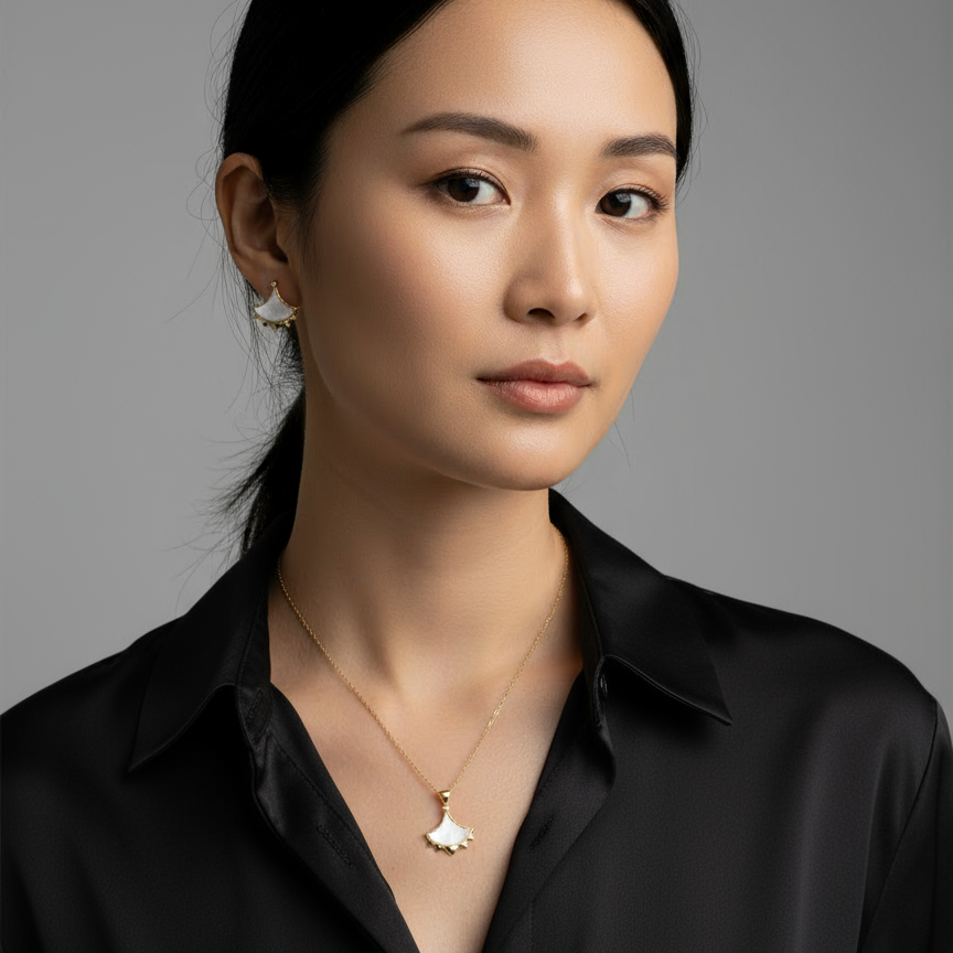 Woman wearing a Mother Of Pearl and Zircon necklace from Cirque D'Or in Gold Vermeil on Sterling Silver finish.